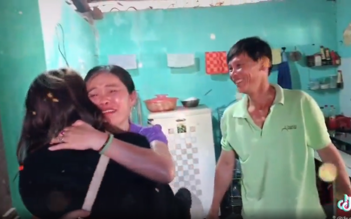 Bí mật trở về nhà đón Tết, nữ du học sinh khiến bố mẹ vỡ òa khi vừa nhìn thấy con gái Ảnh 2