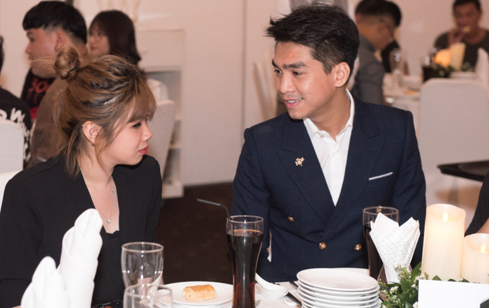Tháng 6/2019, hai người cũng xuất hiện tình cảm tại đám cưới streamer Cris Phan - Mai Quỳnh Anh. (Ảnh: YAN)