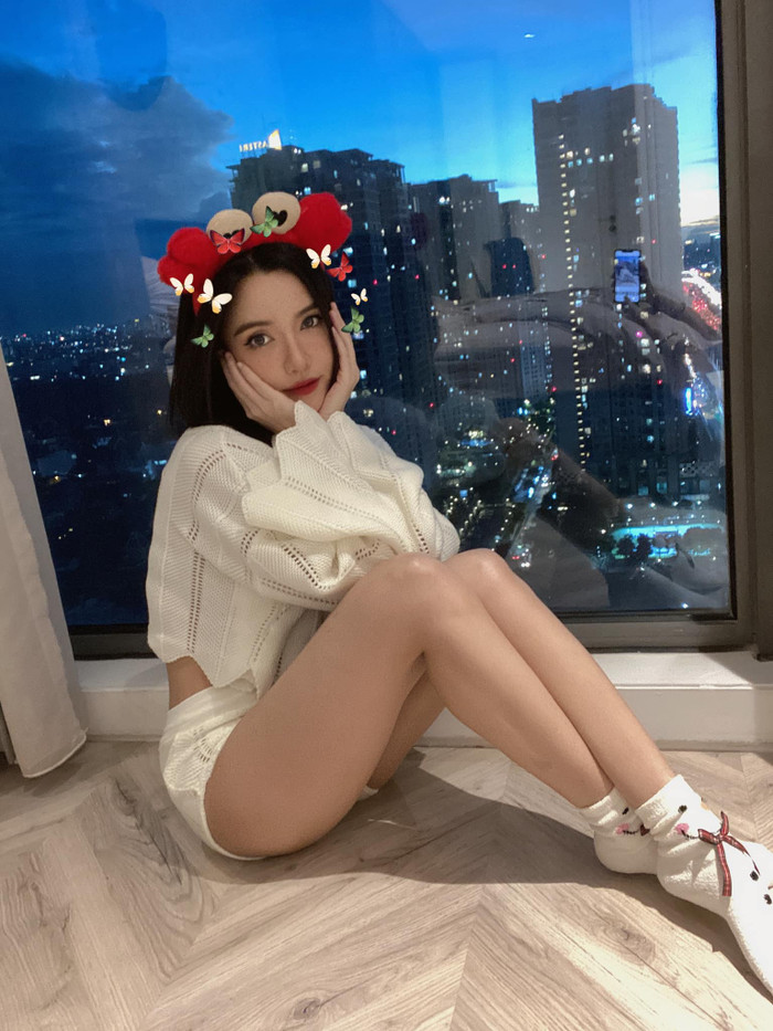 Bích Phương 'lầy lội' với điều ước Giáng sinh hóm hỉnh: 'Noel năm nay, chỉ xin ăn hoài không mập không xin gì hơn'.