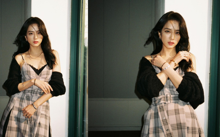 Jisoo Black Pink tiếp tục diện đồ khó nhằn những vẫn chặt đẹp cả mẫu gốc Ảnh 2