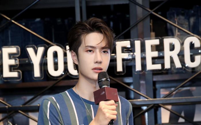 Vì muốn 'cạnh tranh' với bạn nhảy, Vương Nhất Bác vội vàng tung ảnh cho single mới? Ảnh 2