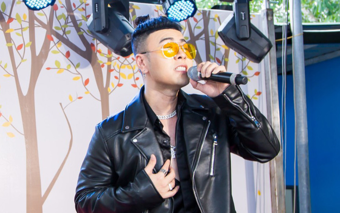 Akira Phan hát chay 'chữa cháy' sự cố sân khấu, tuyên bố không ủng hộ bãi bỏ lệnh cấm hát nhép Ảnh 2