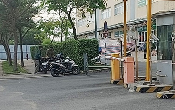 Người phụ nữ 63 tuổi rơi từ tầng cao chung cư ở TP.HCM xuống đất tử vong Ảnh 2