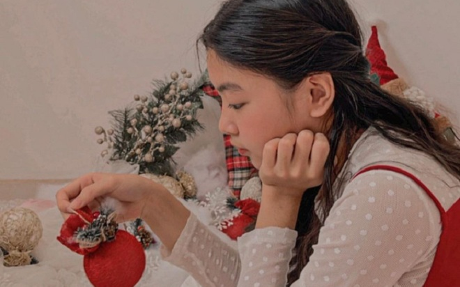 Con gái MC Quyền Linh 'chốt show' đêm Giáng sinh bằng bộ ảnh '360 độ không góc chết' Ảnh 2