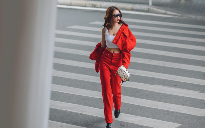 Ngọc Trinh ngầm khoe body xuất sắc trong set đồ đỏ năng động hậu Giáng Sinh Ảnh 2