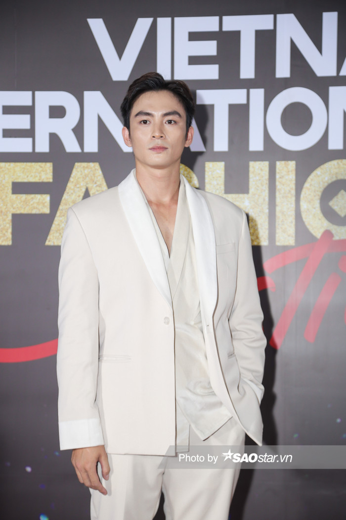Anh tham gia sự kiện một mình, thiếu vắng 'bạn gái Nam Em'.