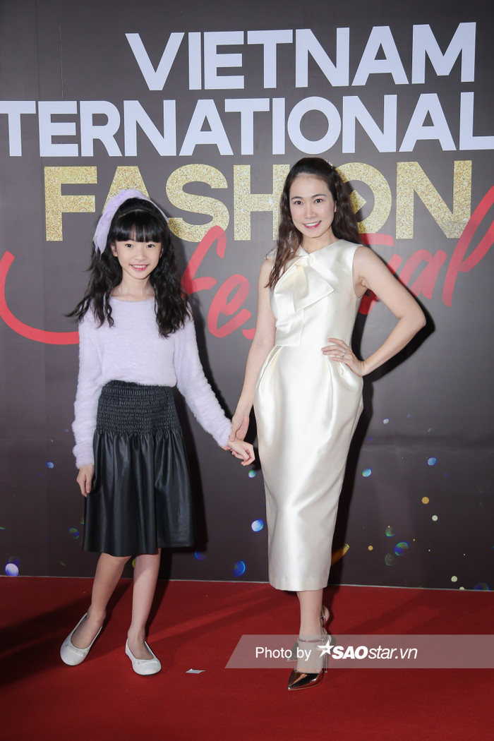 MC Thanh Thảo Hugo cùng con gái. 