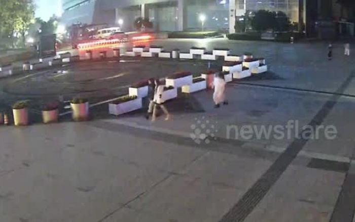 Nam thanh niên bắt vì giả làm 'ma' hù dọa người đi đường, khi biết lý do ai cũng lắc đầu ngao ngán Ảnh 2