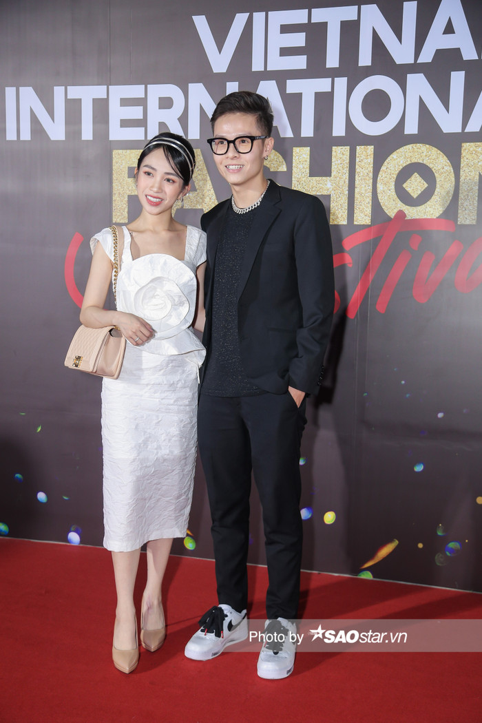 Con gái Joyce Phạm cùng chồng cũng không hề kém cạnh. 