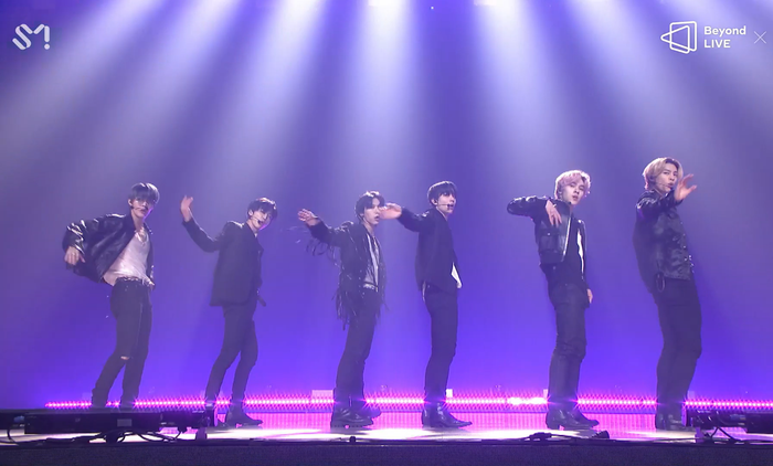 Sân khấu Work It.