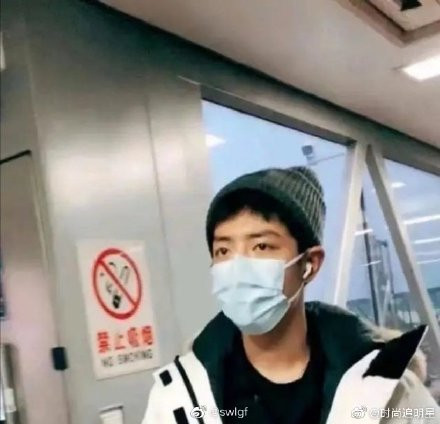 Hình ảnh Tiêu Chiến ở sân bay do fan chụp