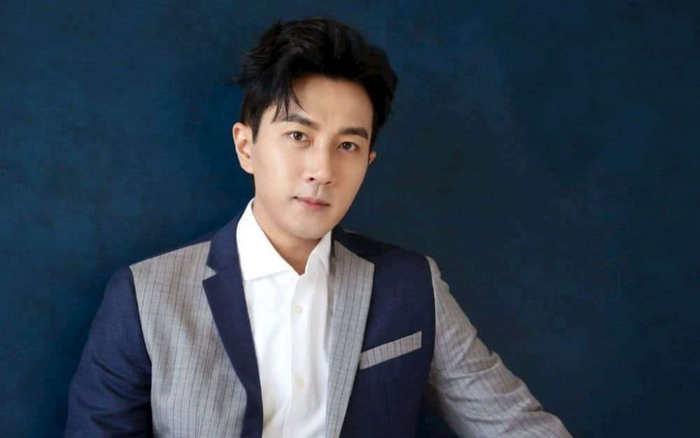 Fan nữ bị trợ lý xô đẩy, đối xử thô bạo, Lưu Khải Uy giương mắt đứng nhìn Ảnh 2