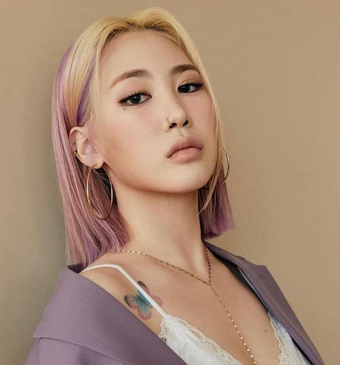 Chỉ nhuộm lọn tóc phía trước từng là xu hướng của các idol Hàn Quốc thi nhau để