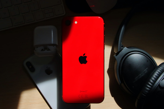 iPhone SE 2020 cũng là một trong sản phẩm bán chạy của Apple trong năm 2020. (Ảnh: Sweans Technologies)