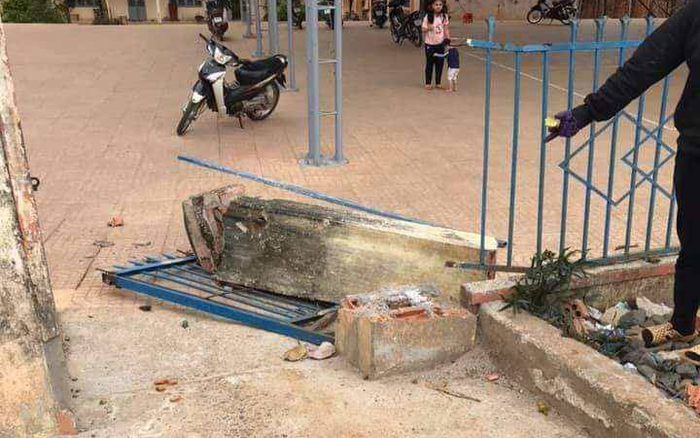 Sập cổng trường ở Đắk Nông, một học sinh lớp 4 tử vong thương tâm Ảnh 2