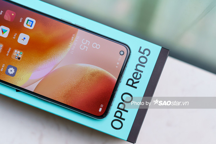 Một số thông số khác cũng có trên OPPO Reno5 bao gồm RAM 8 GB, bộ nhớ trong 128 GB có thể mở rộng thêm tối đa 256 GB qua khe cắm thẻ nhớ cùng với đó là chip Snapdragon 720G 8 nhân.