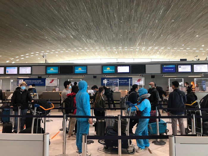 Do ảnh hưởng của dịch COVID-19 nên các chuyến bay đến và đi các quốc gia khác trên thế giới cũng trở nên thưa thớt