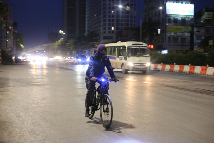 Các địa phương khác nhiệt độ giao động từ 7-14 độ C, ngày hôm nay (31/12) ở các tỉnh Bắc Bộ và Bắc Trung Bộ trời rét đậm, rét hại. Dự báo trong 1-2 giờ tới (7-8 giờ) nhiệt độ ở các khu vực trên sẽ tăng thêm khoảng 0.5-1 độ. Dự báo: Trong ngày hôm nay (31/12), không khí lạnh tiếp tục ảnh hưởng đến các nơi khác ở Nam Trung Bộ.