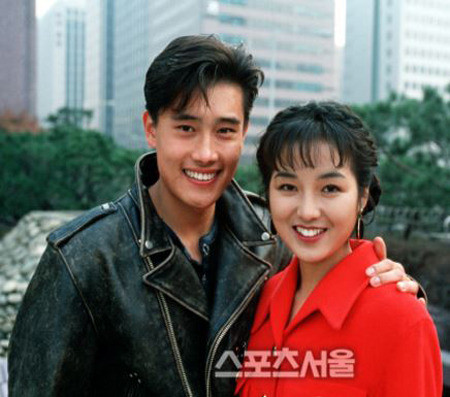 Nhan sắc thời trẻ của Kwak Ji Young, sanh đôi bên Lee Byung Hun.