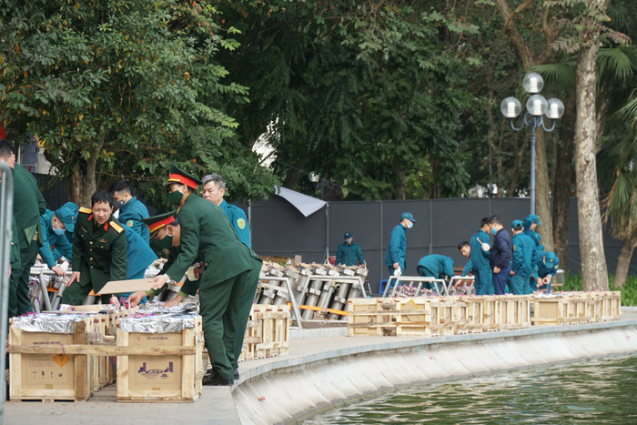 Chùm ảnh: Cận cảnh trận địa pháo hoa chuẩn bị khai hỏa đón năm mới 2021 Ảnh 9