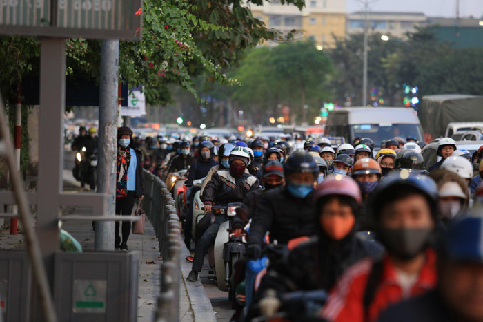 Đường Giải Phóng đông nghẹt người