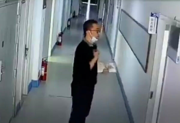 Thầy giáo ngày nào cũng đứng cười trước khi bước vào lớp, lý do đằng sau ai cũng hết lời khen ngợi Ảnh 3