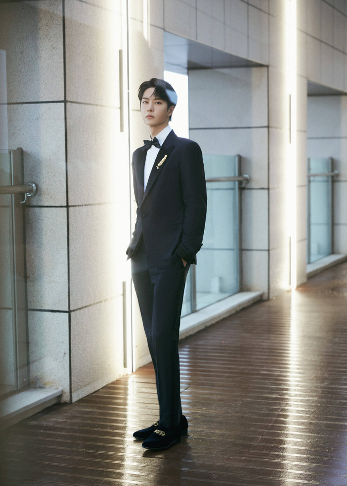 Cây đồ thanh lịch được nam ca sĩ điển trai diện tới sự kiện&nbsp;