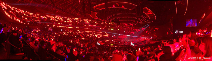 Sân khấu Gala 2021 'nóng rực' vì Tiêu Chiến: Không còn nước mắt, thay vào đó là nụ cười hạnh phúc Ảnh 6