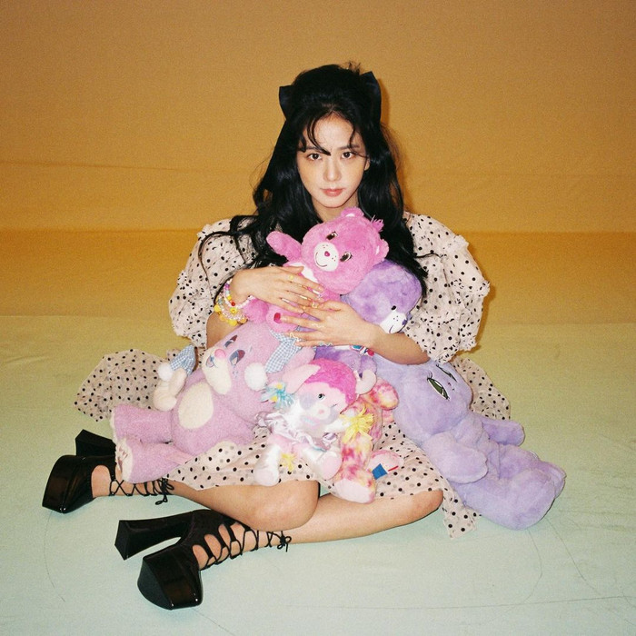 Jisoo (BlackPink) mở màn 2021 bằng bộ ảnh 'cực độc' Ảnh 3