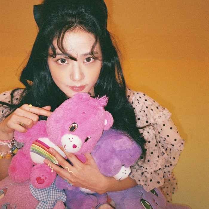 Jisoo (BlackPink) mở màn 2021 bằng bộ ảnh 'cực độc' Ảnh 4