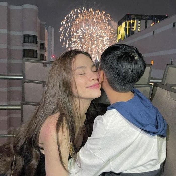 Hồ Ngọc Hà chia sẻ khoảnh khắc giao thừa muộn bên cậu cả SuBeo: Giây phút yên bình nhất! Ảnh 1