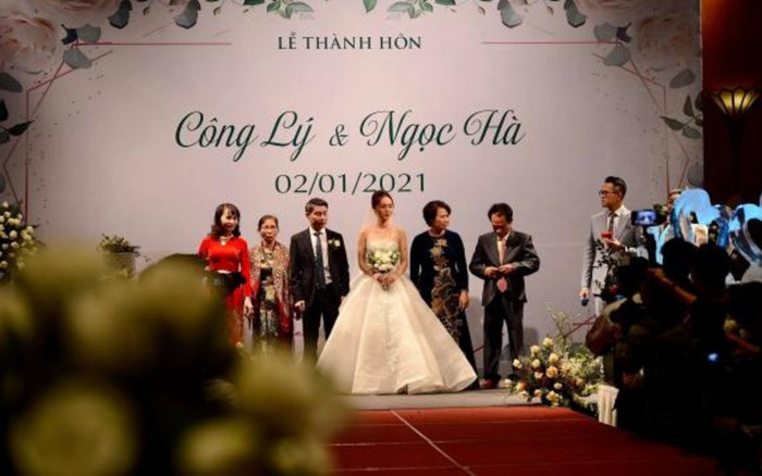 Đám cưới Công Lý - Ngọc Hà: Dàn sao Việt nô nức dự tiệc, chú rể ngượng ngùng hôn cô dâu Ảnh 2