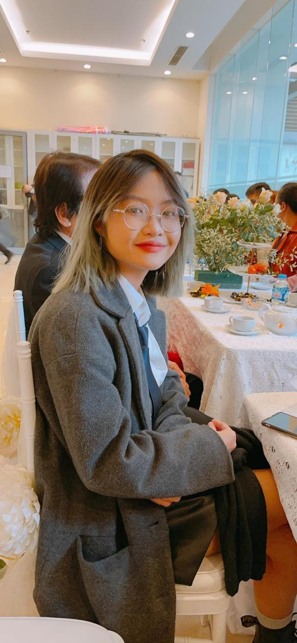 Cả Kiến và Tít đều vui mừng khi bố tìm được người bầu bạn