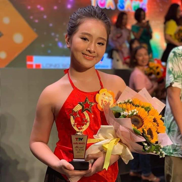  Năm 2019, cô bé đạt giải quán quân chương trình Sao nhí tỏa sáng do đài phát thanh truyền hình Thanh Hóa tổ chức. 