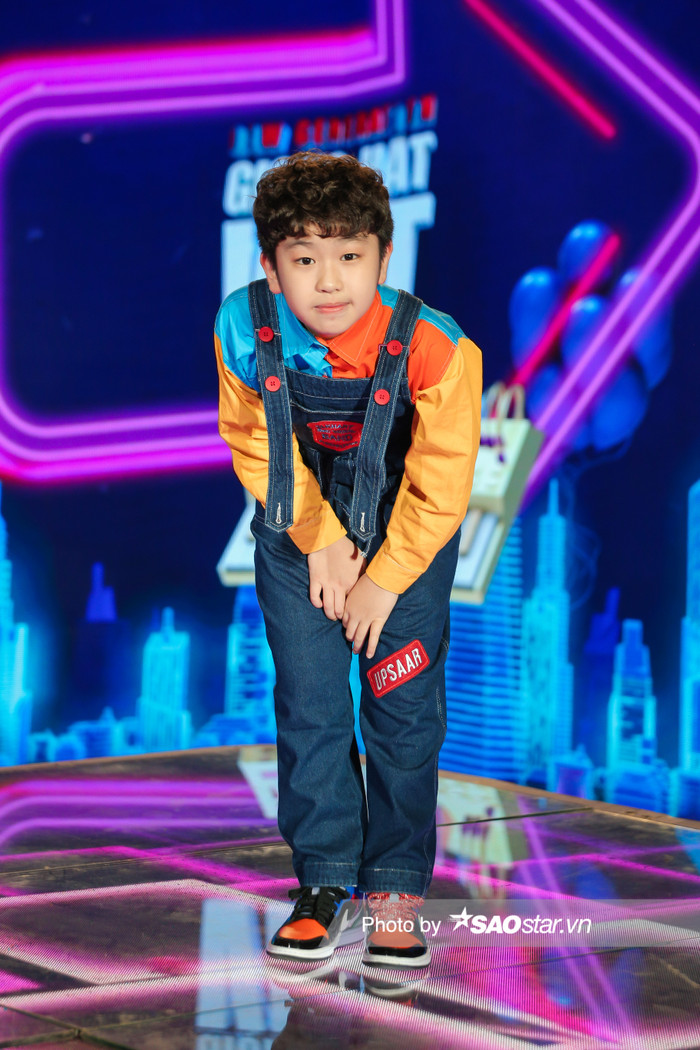 'Hoàng tử mắt hí' Đăng Bách: Fan cứng của Vũ Cát Tường, đàn hay nhảy đẹp lại còn làm mẫu nhí cực ngầu Ảnh 17