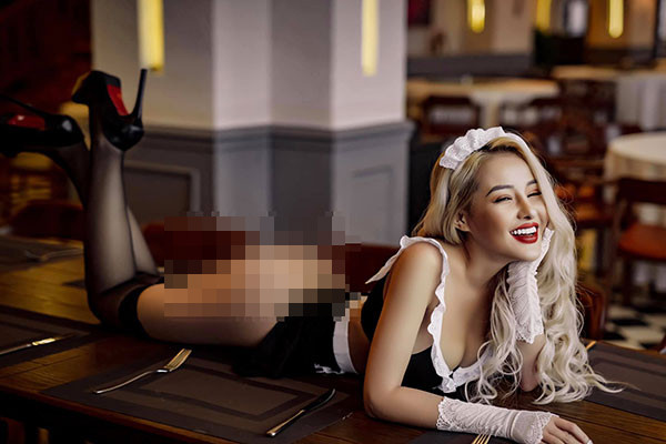 Ngân 98 lại khoe thân táo bạo trên mạng xã hội
