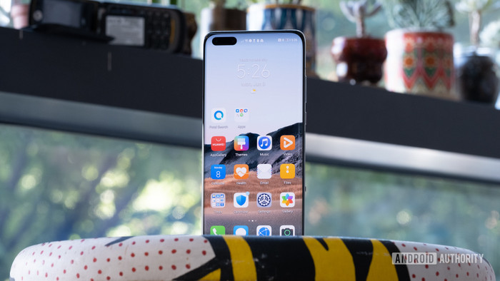Mảng smartphone của Huawei đang gặp khó khăn chồng chất khó khăn. Ảnh: AA