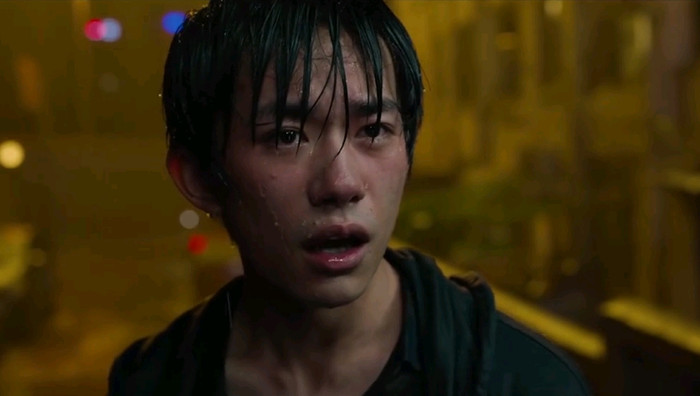 Dịch Dương Thiên Tỉ dầm mưa suốt 8 tiếng đồng hồ để quay Tặng bạn một đóa hoa nhỏ màu đỏ Ảnh 8