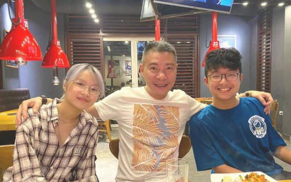 Được biết, hậu trải qua 2 cuộc hôn nhân, nghệ sĩ Công Lý vẫn giữ mối quan hệ tốt đẹp với các vợ cũ của mình để cùng nuôi dạy và chăm sóc con cái