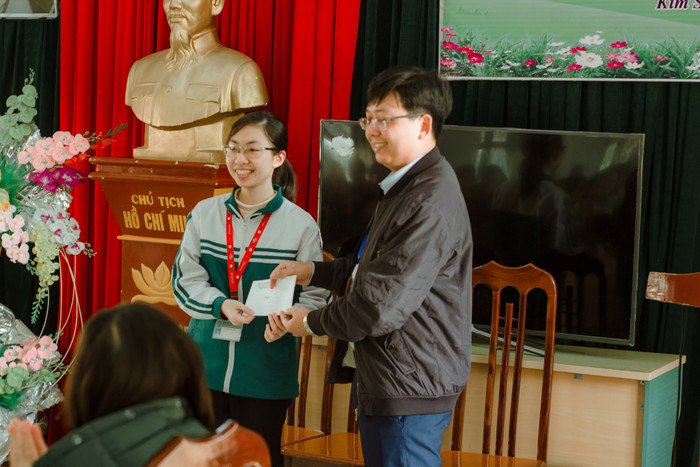 Thu Hằng hiện đang là chủ nhiệm của CLB Sao Khuê Kim Sơn A