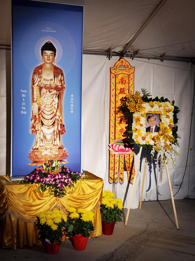 Di ảnh của cố nhạc sĩ được đặt ở vị trí trang trọng. 