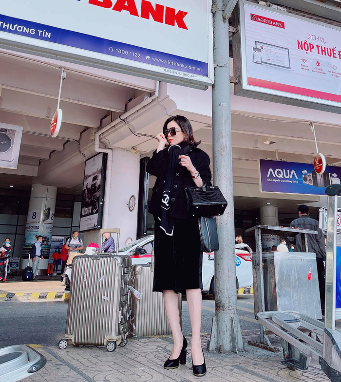 Người đẹp chia sẻ ra Hà Nội với tiết trời lạnh giá thích hợp để cô lên đồ đậm style mùa Đông 