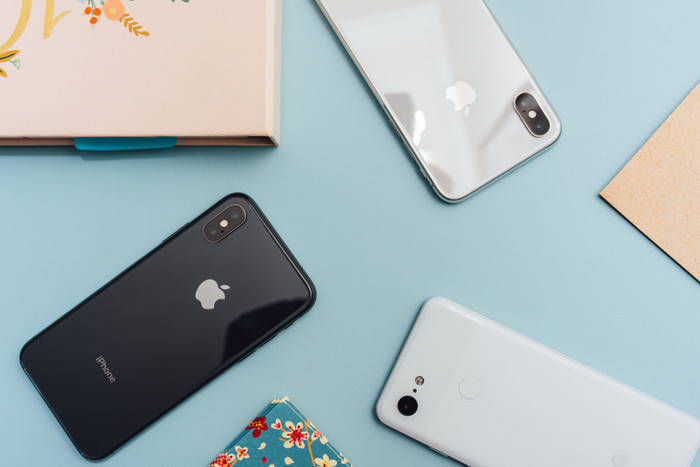 iPhone X qua tay là sản phẩm được nhiều người lùng mua dịp cận Tết Nguyên đán 2021 nhờ có giá tốt. (Ảnh minh hoạ: Arnel Hasanovic / Unsplash)