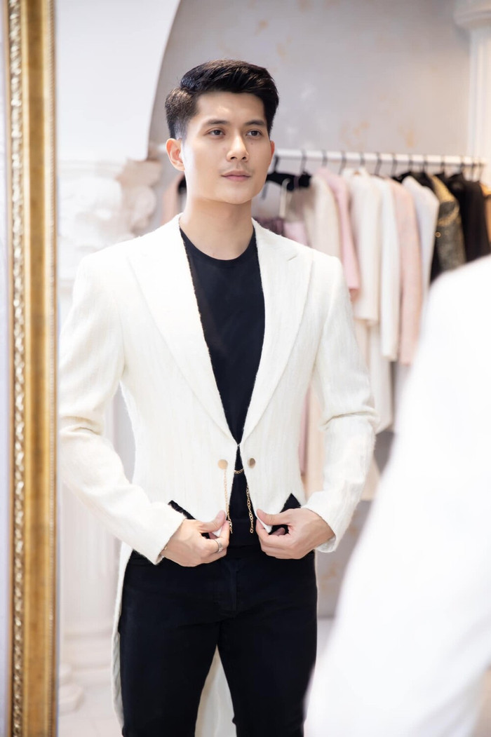 Bên cạnh hoạt động nghệ thuật, Lâm Bảo Châu hiện còn đang đầu tư về tài chính và kinh doanh.