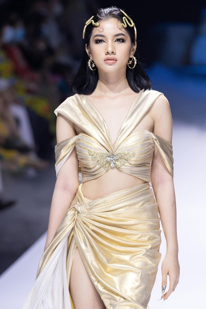 Cẩm Đan - 'Người yêu tin đồn' của doanh nhân Đức Huy: Xinh đẹp hút hồn, nàng thơ sàn runway được săn đón Ảnh 11
