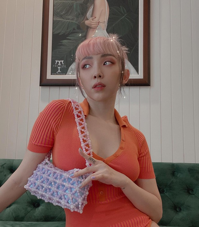 Tóc Tiên nhiều lần được nhận định là một trong những mỹ nữ hàng hiệu của showbiz khi sở hữu rất nhiều món đồ đắt giá, túi xách xa xỉ. 