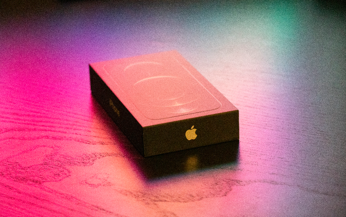 Hộp đựng iPhone trở thành chủ đề tranh cãi của dân mạng, ai cũng bất ngờ khi biết lý do Ảnh 2