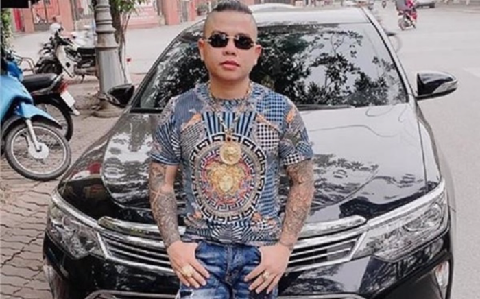 'Thánh chửi' Dương Minh Tuyền nói gì khi bị kẻ lạ mặt bắn vào xe ô tô? Ảnh 2