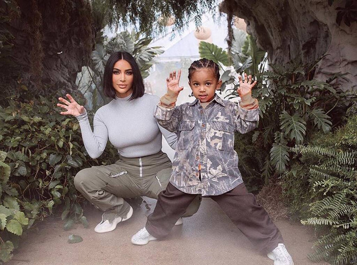 Ảnh chụp Kim cùng Saint nhân lần sinh nhật thứ 4 của cậu bé