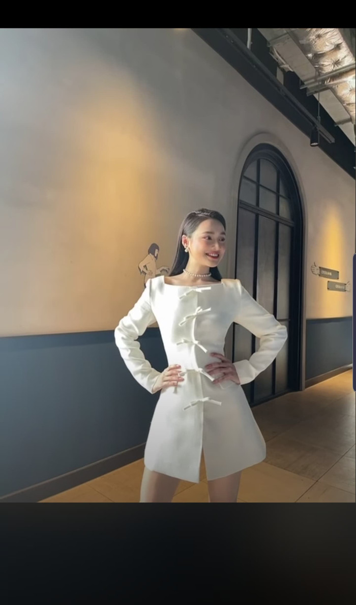 Từ ánh mắt, nụ cười đều vô cùng hút hồn. 